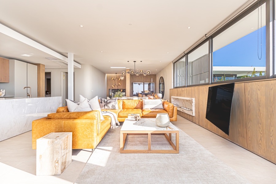 To Let 4 Bedroom Property for Rent in Fresnaye Western Cape